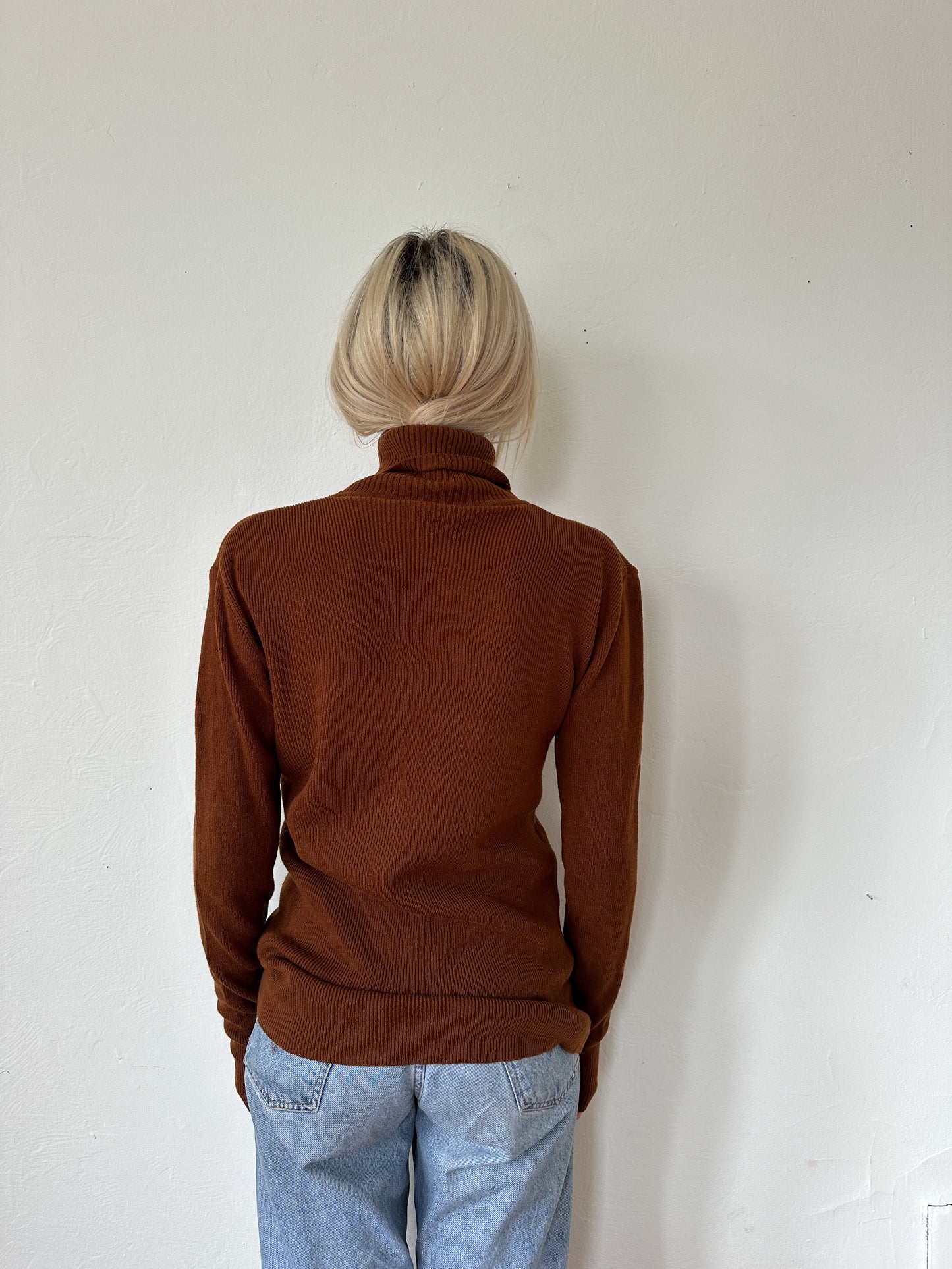 1970s Ribbed Chesnut Turtle Neck Sweater